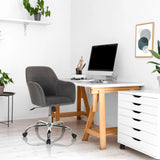 Sedia Home Office SOLAO 300 grigio scuro con base a stella e rotelle davanti a una scrivania di hjh OFFICE