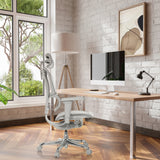 Poltrona di lusso ERGOHUMAN SLIM ULTRA G GEN2 con rivestimento in rete grigia in un ufficio domestico luminoso di hjh OFFICE