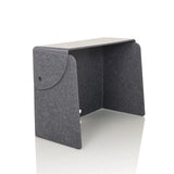 Divisorio per scrivania grigio FLEXMIUT FOLD con due uscite per cavi orizzontali di hjh OFFICE – vista a 360° (vista frontale a tre quarti 45°)