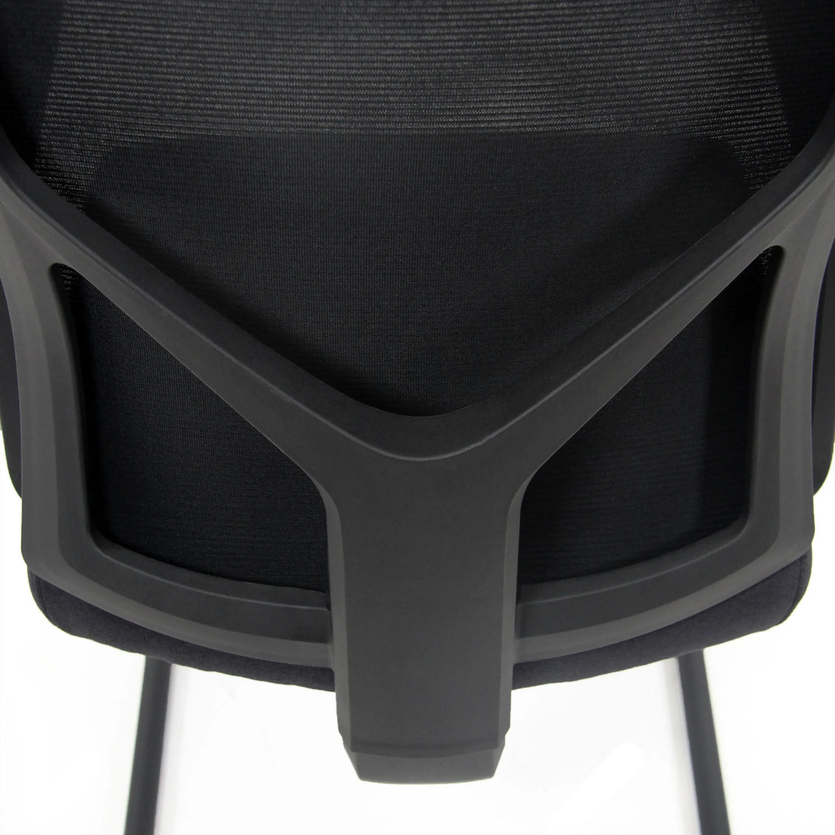 Schienale in plastica nera della Sedia a sbalzo BRETON V B con rivestimento in rete di hjh OFFICE