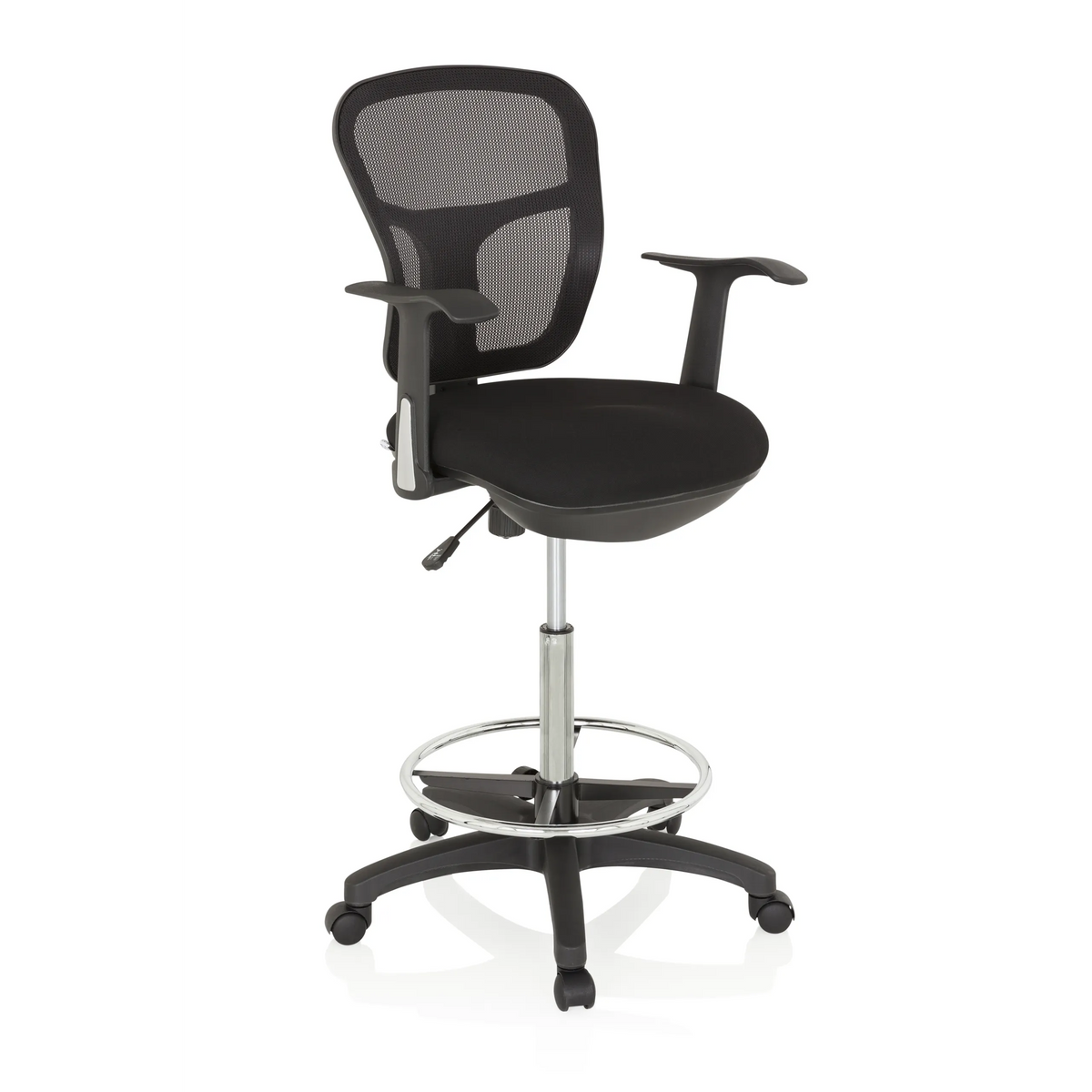 Sedia da banco TOP WORK 108 nera con schienale in rete, poggiapiedi e base a cinque ruote di hjh OFFICE – vista a 360° (vista frontale a tre quarti 40°)