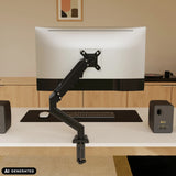 Supporto per monitor Ergomount GF1 nero con braccio articolato su una scrivania di hjh OFFICE (immagine generata dall’IA)