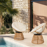 Due sedie da esterno WEAVORA in beige con struttura intrecciata e cuscini bianchi all'aperto di hjh LIVING