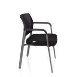Sedia a quattro gambe MEET nera con schienale in rete e braccioli di hjh OFFICE – vista a 360° (profilo laterale 80°)
