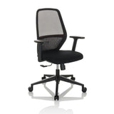 Sedia da ufficio professionale CARLOW I nera con schienale in rete e base a cinque ruote di hjh OFFICE – vista a 360° (vista frontale a tre quarti 30°)
