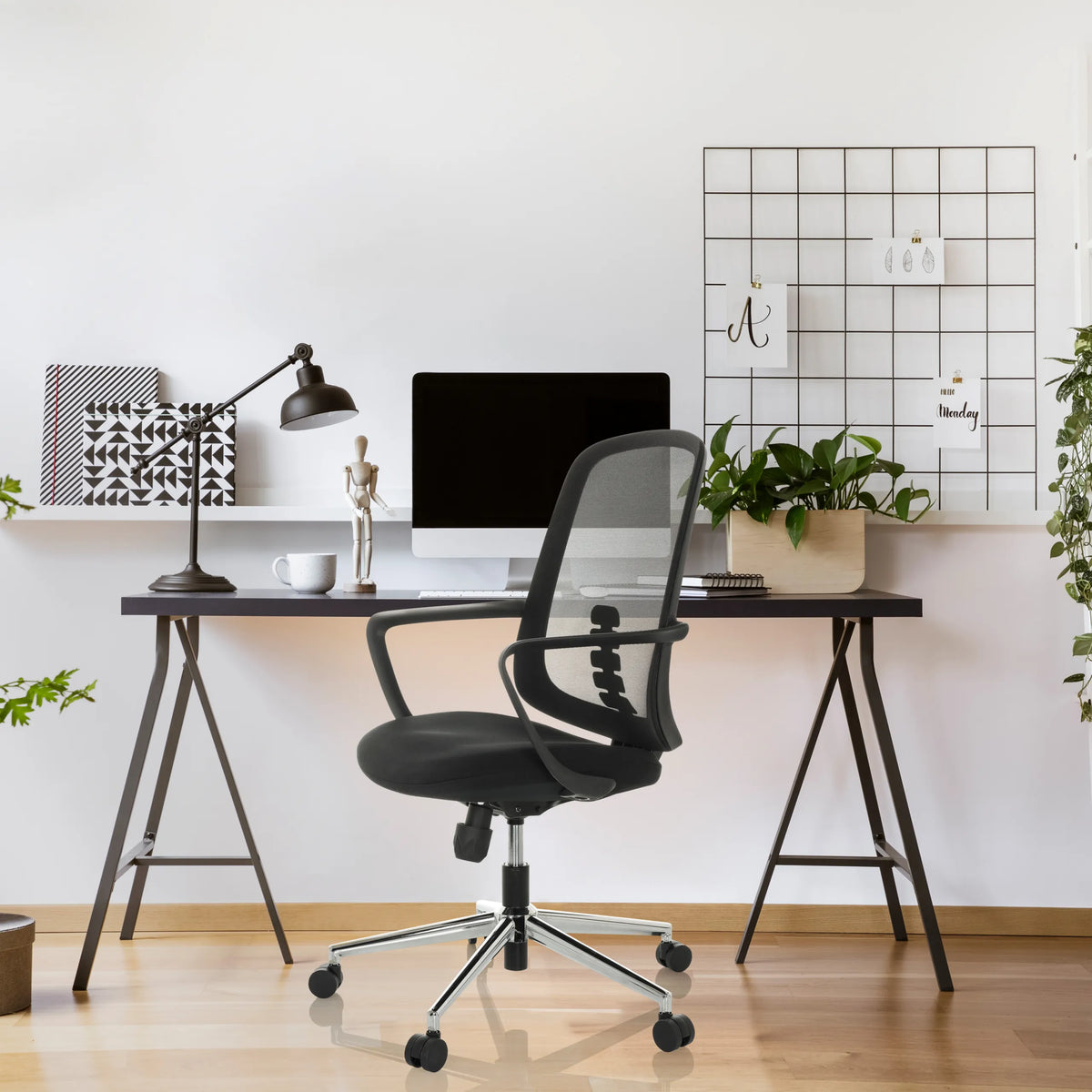 Sedia Home Office SEDIOLO B nera con schienale in rete e braccioli di hjh OFFICE