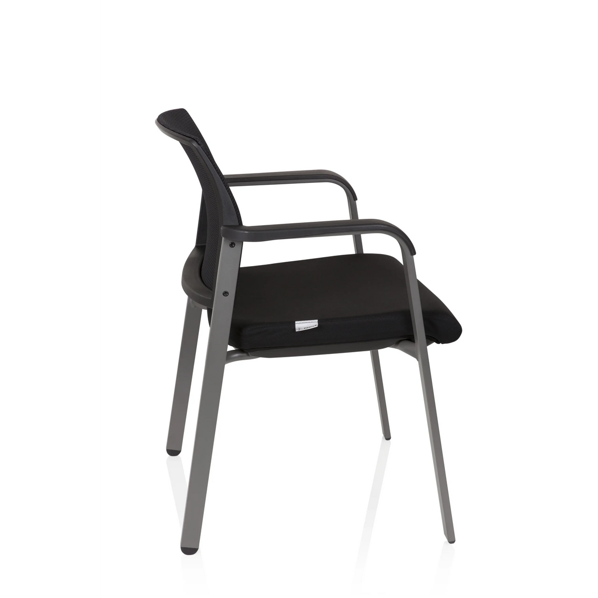 Sedia a quattro gambe MEET nera con schienale in rete e braccioli di hjh OFFICE – vista a 360° (profilo laterale 100°)