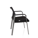 Sedia a quattro gambe MEET nera con schienale in rete e braccioli di hjh OFFICE – vista a 360° (profilo laterale 100°)