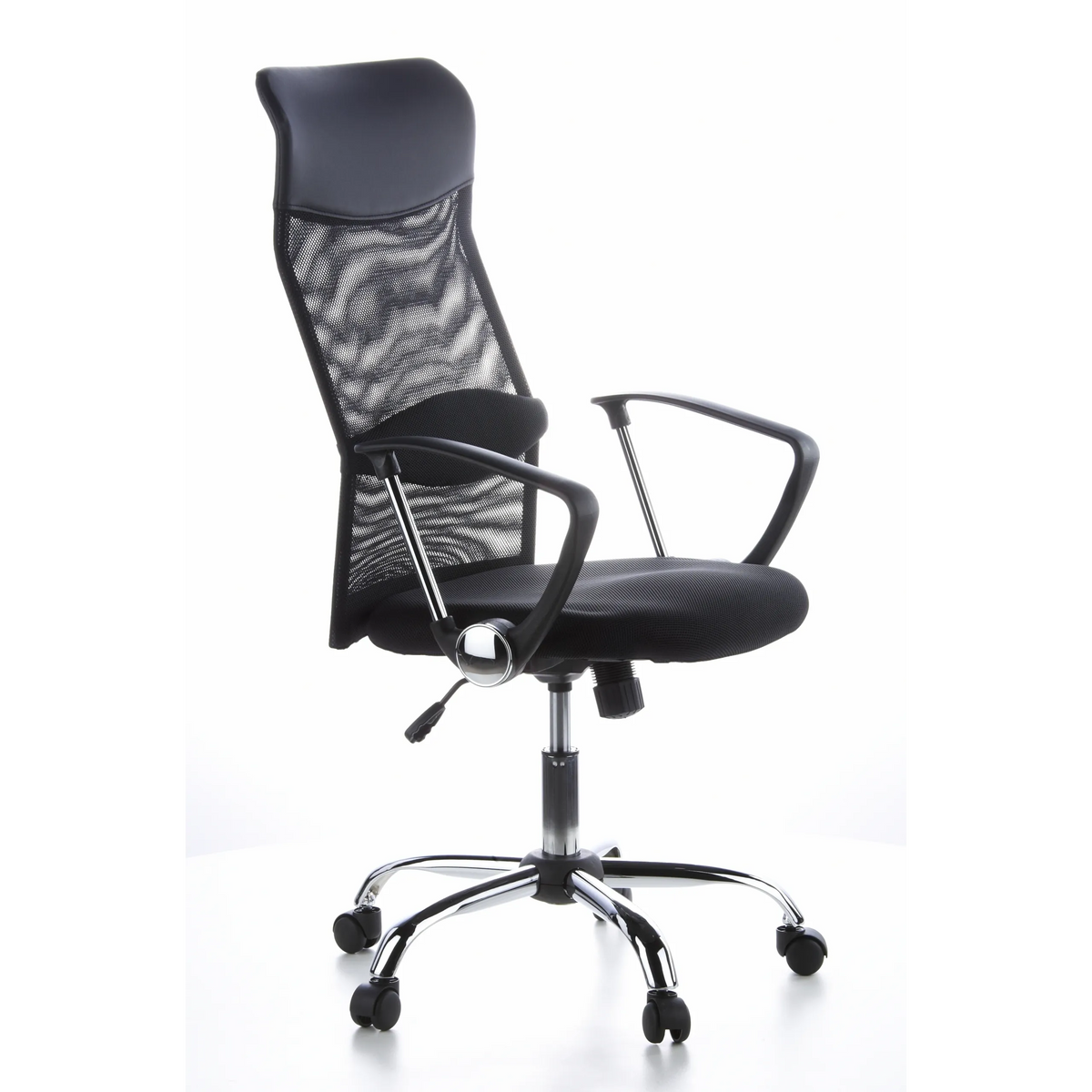 Poltrona Home Office ARIA HIGH nera con schienale in rete e base a cinque ruote di hjh OFFICE – vista a 360° (vista frontale a tre quarti 60°)