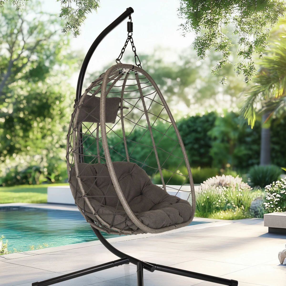 Sedia sospesa COCOVA in nero e grigio con struttura a cesto e cuscini di hjh LIVING