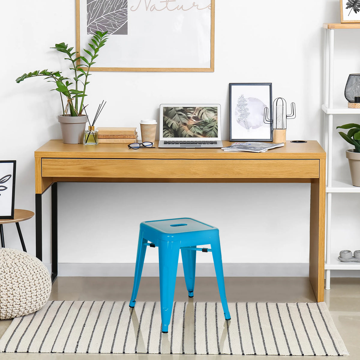 Sgabello bistro VANTAGGIO azzurro con seduta quadrata e quattro gambe di hjh OFFICE
