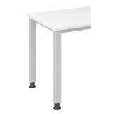 Scrivania QUEO 612 S bianca con gambe argentate regolabili in altezza e piedini neri di hjh OFFICE PRO