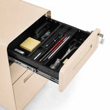 Cassetto aperto con organizer e articoli da ufficio della cassettiera con rotelle COLOR PLUS I in beige di hjh OFFICE