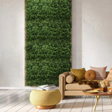 Pannello vegetale verde LEAFLUXE 2 come decorazione murale verticale in un'area soggiorno di hjh LIVING