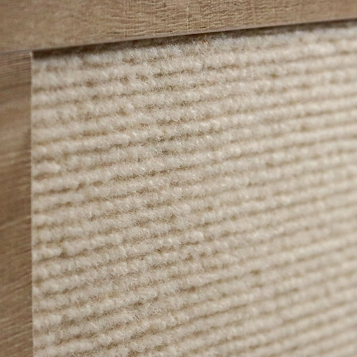 Superficie in tessuto a coste beige della Cuccia per gatto KITTY PAWBOX 2 in aspetto rovere di hjh LIVING