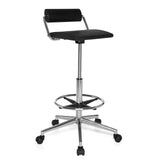 Sgabello girevole nero TOP WORK 28 con poggiapiedi e base a cinque ruote di hjh OFFICE – vista a 360° (vista frontale a tre quarti 40°)