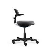 Sedia da lavoro WORK 40 grigio scuro con braccioli e cinque ruote su sfondo bianco di hjh OFFICE