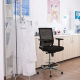 Sedia da banco TOP WORK 77 nera con schienale in rete e poggiapiedi di hjh OFFICE
