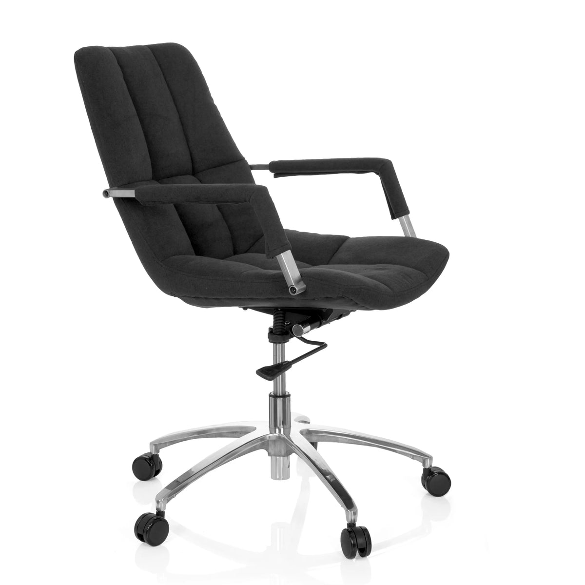 Schwarzer Homeoffice-Bürostuhl SARANTO mit Stoffbezug und Fußkreuz mit fünf Rollen von hjh OFFICE – 360-Grad-Ansicht (schräge Frontansicht 60°)