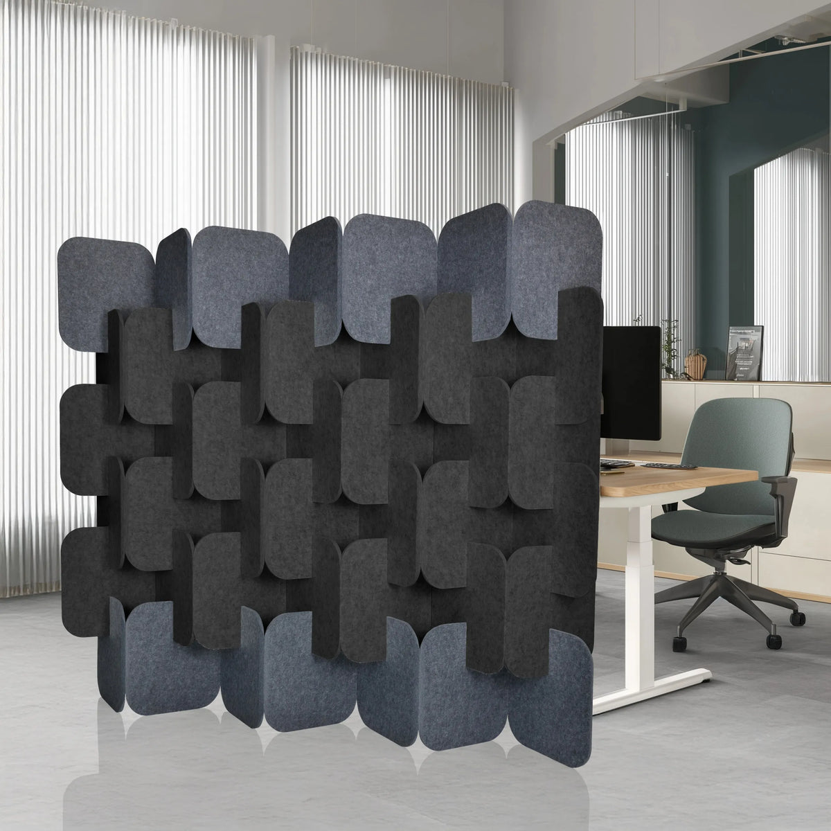 Parete divisoria FLEXMIUT PLUG grigia e grigio scuro composta da sei elementi in disposizione sfalsata di hjh OFFICE