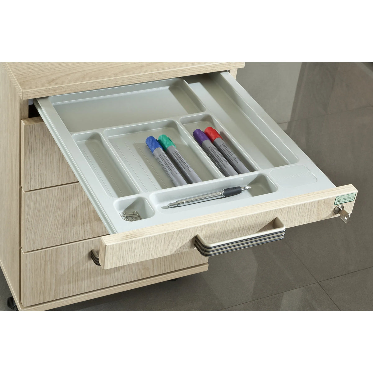 Cassetto aperto con divisore per posate della cassettiera con rotelle SIGNA TC30 in rovere rustico di hjh OFFICE PRO
