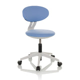 Sedia girevole per bambini MINIMOVO blu con base bianca e cinque rotelle di hjh OFFICE – vista a 360° (vista frontale a tre quarti 30°)