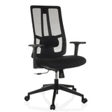 Sedia da ufficio professionale TRAMORE BASE nera con schienale in rete e base a cinque ruote di hjh OFFICE – vista a 360° (vista frontale a tre quarti 30°)