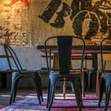 Vista posteriore di una sedia bistro VANTAGGIO BRUSH in metallo nero a un tavolo di hjh OFFICE