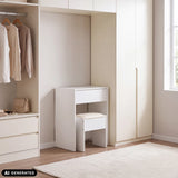 Weißer Schminktisch Glamdesk mit einer Schublade und passendem Hocker vor einem Einbauschrank von hjh LIVING