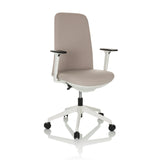 Sedia da ufficio professionale NESTORA beige con braccioli e base bianca a cinque ruote di hjh OFFICE – vista a 360° (vista frontale a tre quarti 30°)