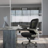 Sedia girevole XXL INSTRUCTOR T I in nero con schienale in rete e rivestimento in tessuto di hjh OFFICE