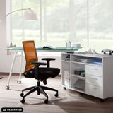 Sedia da ufficio professionale PORTO BASE in nero e arancione con braccioli e ruote di hjh OFFICE (immagine generata dall’IA)