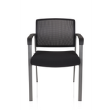 Sedia a quattro gambe MEET nera con schienale in rete e braccioli di hjh OFFICE – vista a 360° (vista frontale 0°)