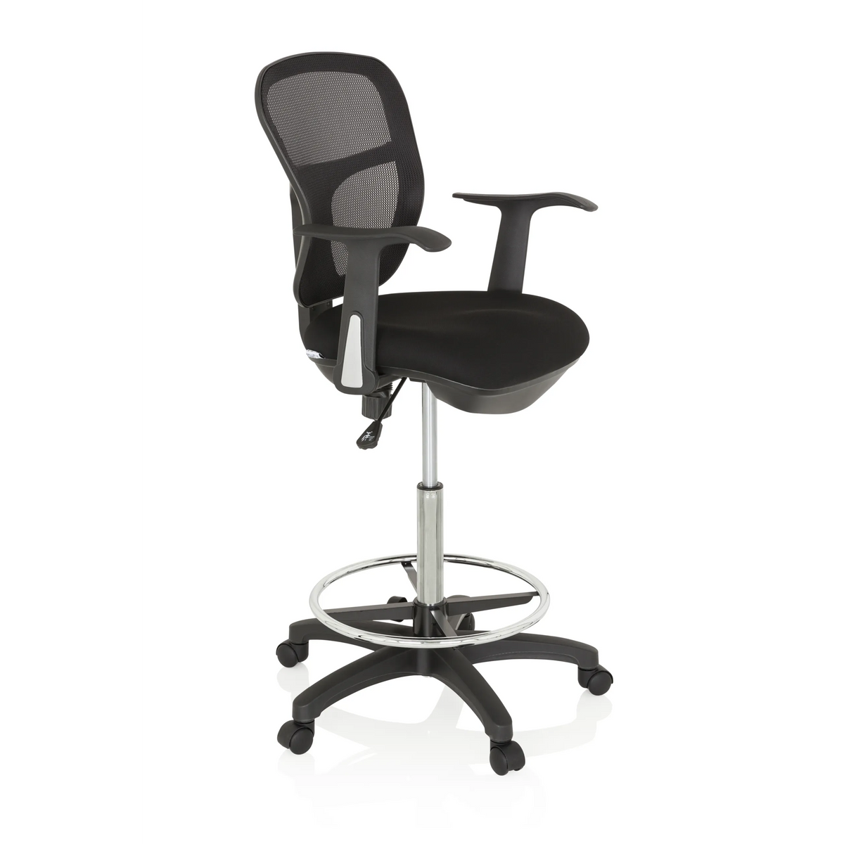 Sedia da banco TOP WORK 108 nera con schienale in rete, poggiapiedi e base a cinque ruote di hjh OFFICE – vista a 360° (vista frontale a tre quarti 60°)