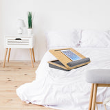 Supporto per laptop COMFILAP III in marrone e grigio con tablet su un letto di hjh OFFICE