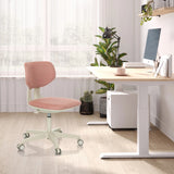 Sedia girevole per bambini KID CLASSIC rosa con struttura bianca e rotelle a una scrivania chiara di hjh OFFICE