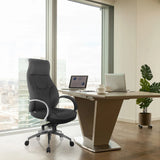 Poltrona professionale ELEGANCE I grigia con schienale alto e braccioli a una scrivania di hjh OFFICE