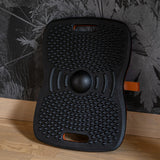 Superficie strutturata della balance board ACTIV in nero con borchie e curvatura centrale di hjh OFFICE