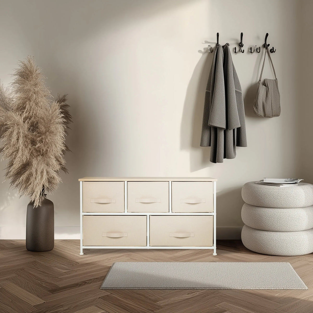 Cassettiera beige FOLDAR con cinque cassetti in tessuto e struttura bianca di hjh LIVING