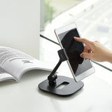Supporto per cellulare e tablet FLEXMOBI IV nero con un tablet inserito su sfondo bianco di hjh OFFICE