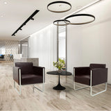 Due poltrone imbottite ARUBA marroni con strutture in metallo argentato e un tavolino rotondo di hjh OFFICE