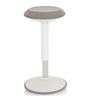 Ausilio per la posizione eretta BALANCE SIT III W in bianco e grigio con seduta imbottita e base rotonda di hjh OFFICE
