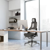 Sedia da ufficio professionale SPEKTRE BLACK con schienale in rete e poggiatesta in grigio e nero a una scrivania di hjh OFFICE