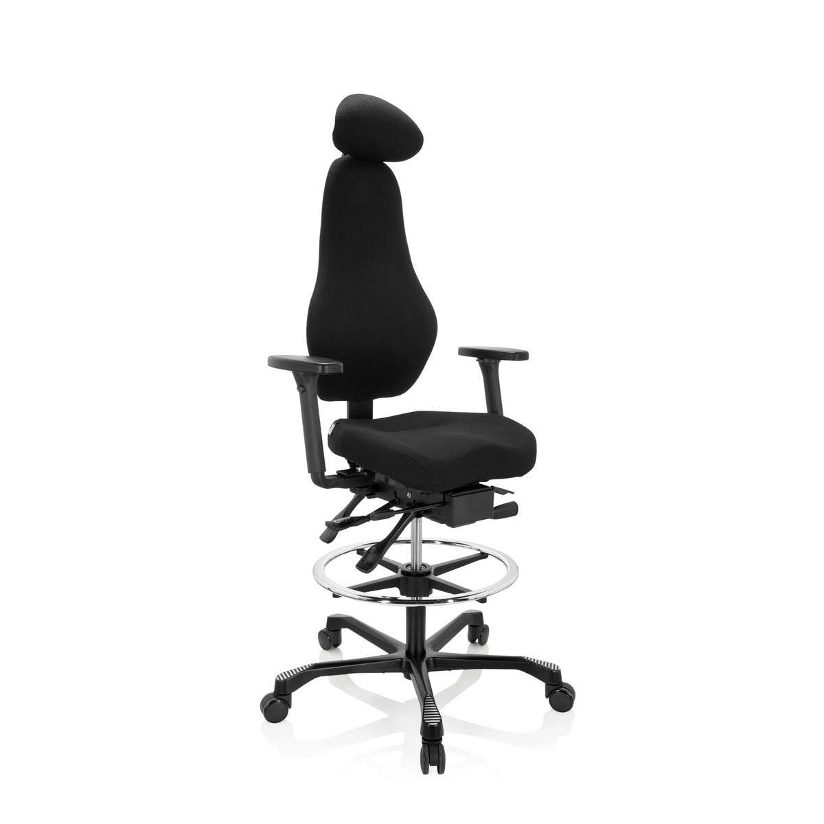 Sedia da banco RESISTIO WORK nera con poggiatesta, anello poggiapiedi e base a cinque ruote di hjh OFFICE – vista a 360° (vista frontale a tre quarti 40°)