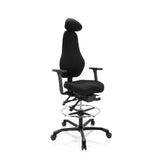 Sedia da banco RESISTIO WORK nera con poggiatesta, anello poggiapiedi e base a cinque ruote di hjh OFFICE – vista a 360° (vista frontale a tre quarti 40°)