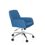 Sedia Home Office SHAKE 400 blu con braccioli e base a cinque ruote di hjh OFFICE – vista a 360° (vista frontale a tre quarti 60°)