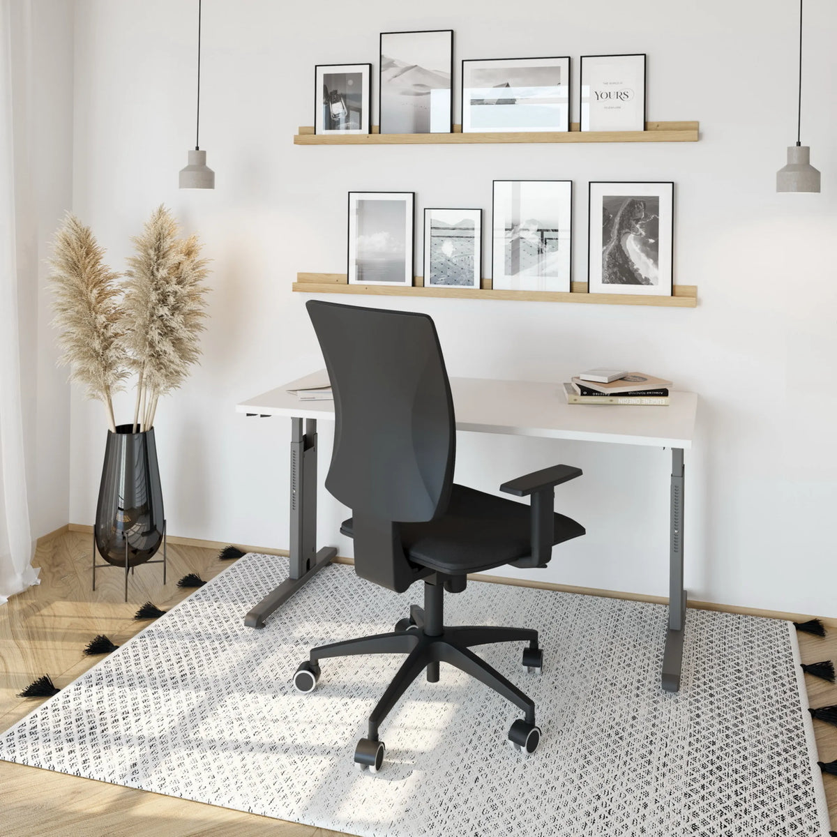 Scrivania regolabile in altezza MEGA 614 G in bianco e grafite, 140 × 67 cm di hjh OFFICE PRO