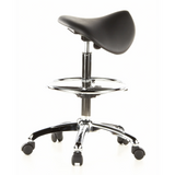 Sgabello a sella TOP WORK 13 nero con poggiapiedi e base a cinque ruote di hjh OFFICE – vista a 360° (profilo laterale 100°)