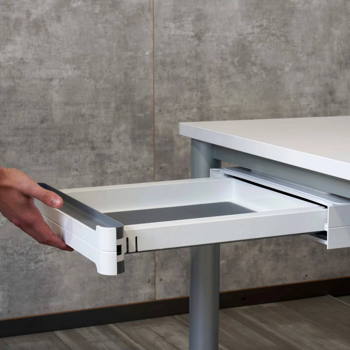Cassetto sottotop bianco degli accessori UCBS con fondo grigio e meccanismo soft-stop di hjh OFFICE PRO