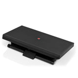 Poggiapiedi PIEDINO STRIPE PRO nero con superficie rigata e pulsante rosso di hjh OFFICE – vista a 360° (vista frontale a tre quarti 31°)
